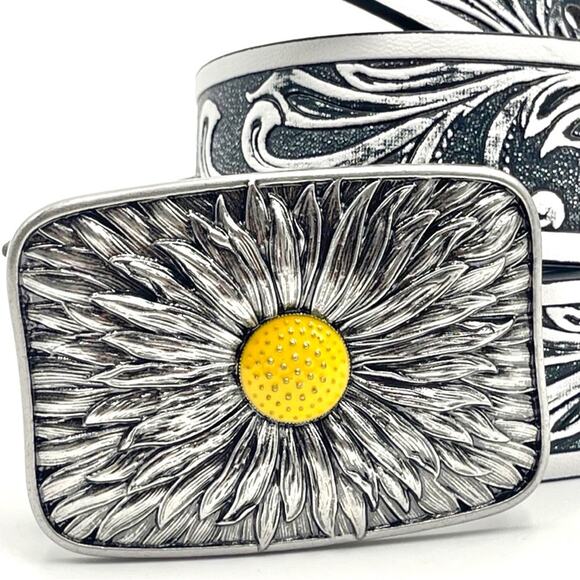 \'Daisy\' me rollin\' type of belt - embossed faux leather - boho western look